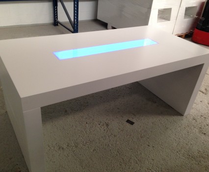tafel met ingebouwde LED verlichting
