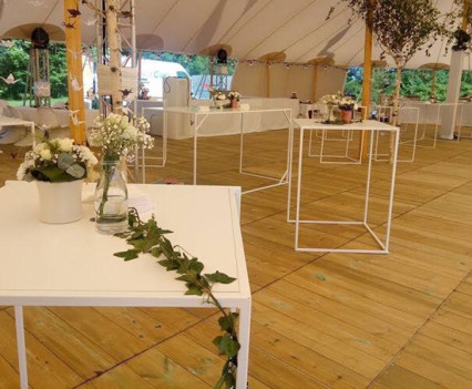 Furniture for an outdoor wedding // Meubels voor een openlucht trouwfeest